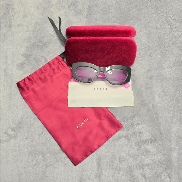 Gucci Cat-Eye Women’s Sunglasses-Black and Fuchsia New in Box main image 7
